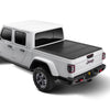 - כיסוי מיטה UnderCover Ultra Flex בצבע שחור מט לרכב Jeep Gladiator 2020 עם מיטה באורך 5 פיט.