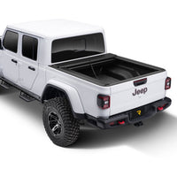 - כיסוי מיטה נגלל Roll-N-Lock M-Series לרכב Jeep Gladiator 2020 עם מיטה באורך 5 פיט.