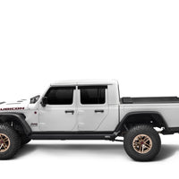 - כיסוי מיטה Rugged Ridge Armis עם Max Track בצבע שחור טקסטורלי, לרכב Jeep Gladiator 2020-2022 ללא מערכת Trail Rail.